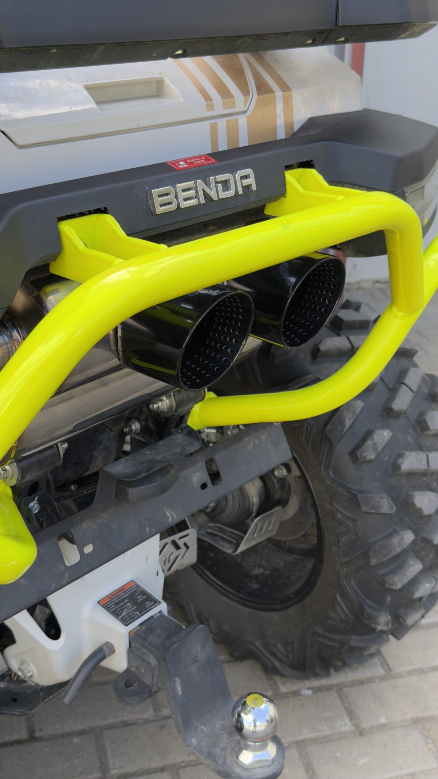 Bumper tylny Fluo V1 - do Benda Redstone 550 - obrazek 7