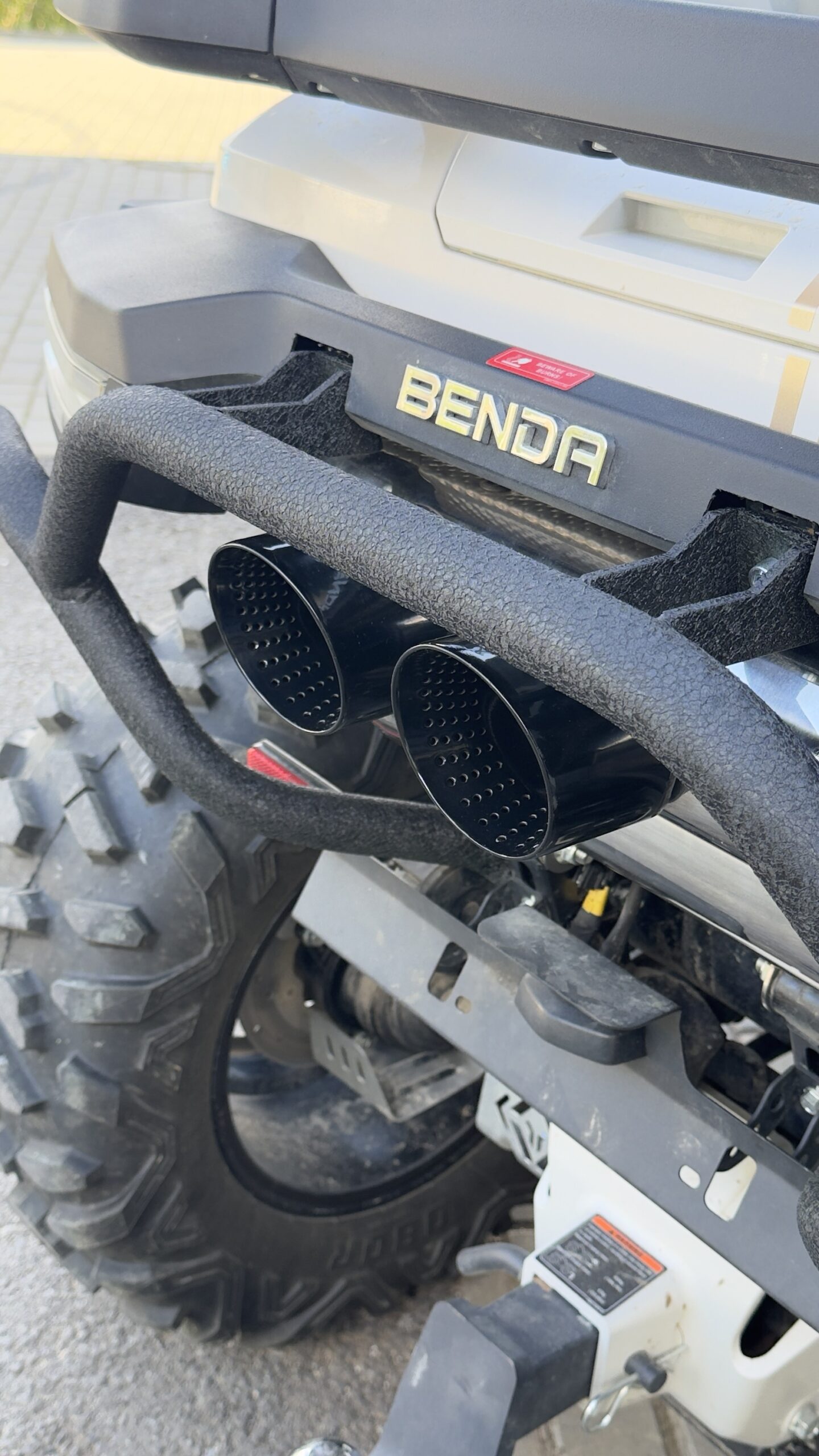 Bumper tylny Fluo V1 - do Benda Redstone 550 - obrazek 3